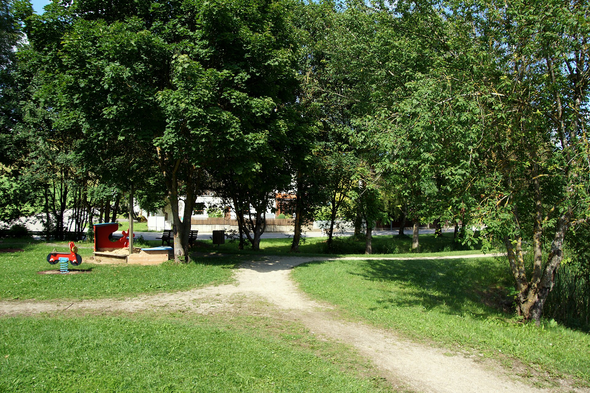 Grünanlage und Bäume in Lauterhofen